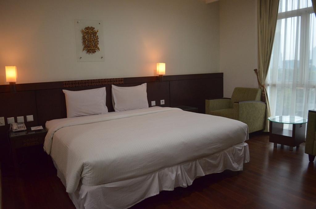 Amazing Kutaradja Hotel Jacarta Quarto foto